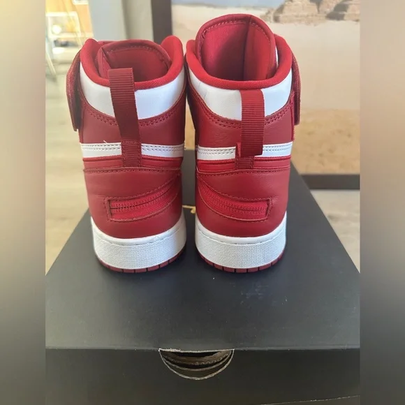 Nike Air Jordan 1 High FlyEase - Picture 4 of 7